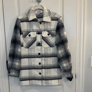 BB Dakota Black, Cream and Grey Plaid Jacket Sz L